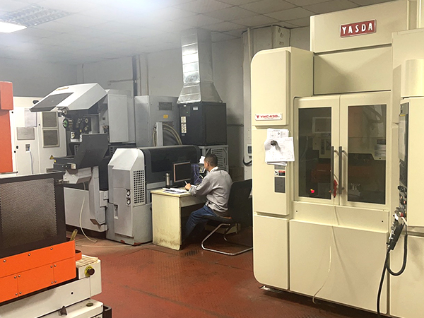 富豪盛CNC自動(dòng)機(jī)床